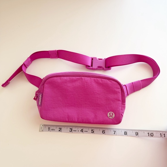 lululemon Everywhere Belt Bag Mini Ripstop Mauve/ Sakura pink - Picture 2 of 4